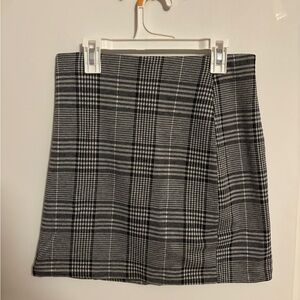 H&M Black and White Wrap Pencil Skirt Mini Length